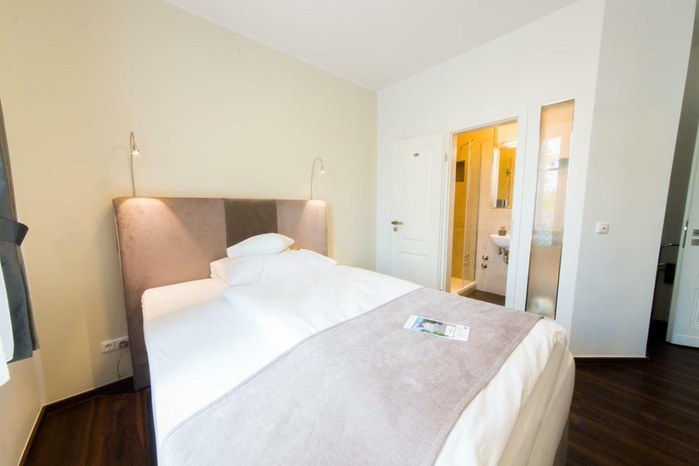Landhotel Alte Toepferei Duisburg Exterior photo